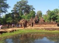 Temple Banteay Srei : douves extérieures