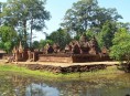 Temple Banteay Srei : douves extérieures