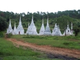 Stupas entre Yazakyi au monastère Me'ne ou Htin Shu Kone