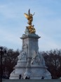 Buckingham palace : fontaine & statue